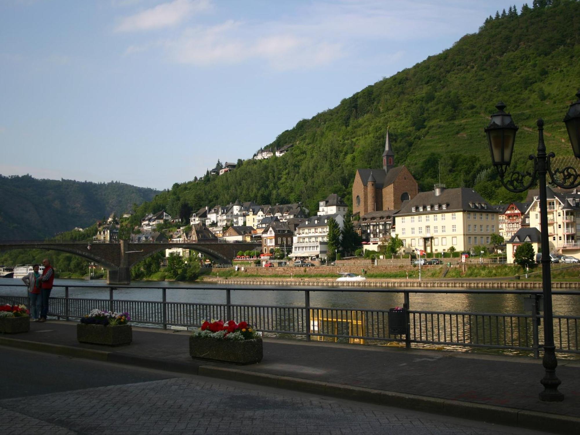 A Modern Holiday Home By The River Mosel Moselkern Esterno foto