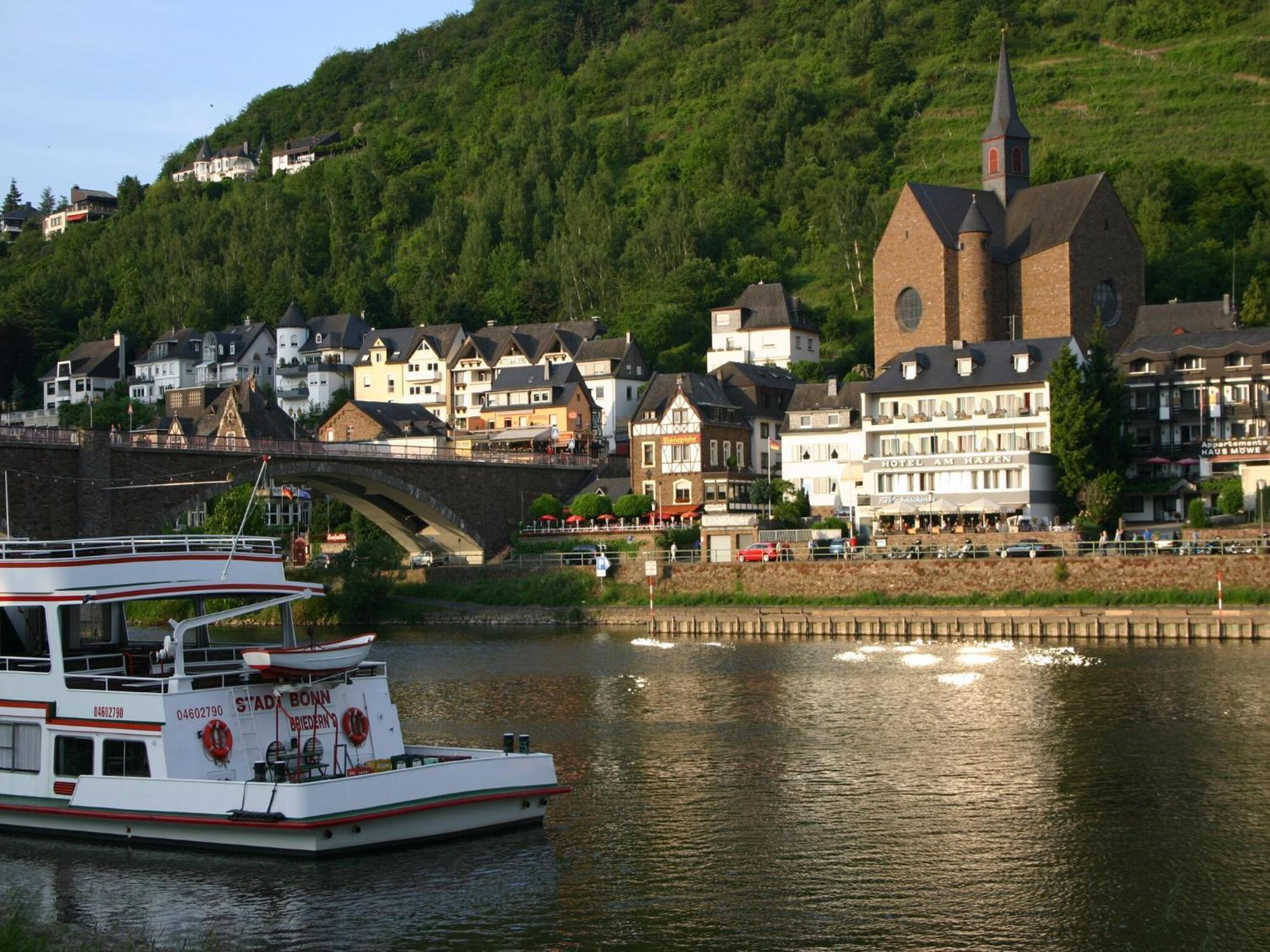 A Modern Holiday Home By The River Mosel Moselkern Esterno foto