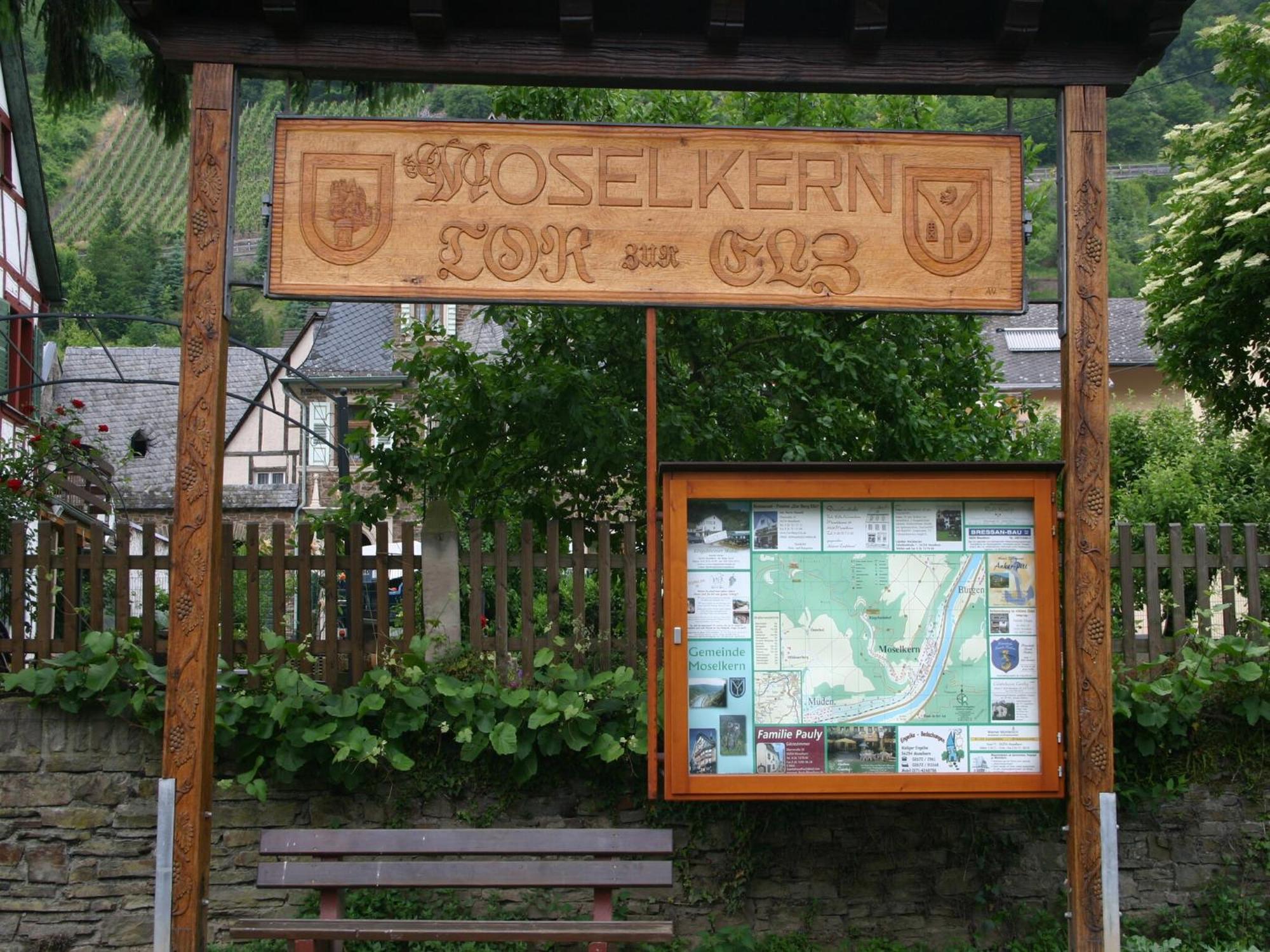 A Modern Holiday Home By The River Mosel Moselkern Esterno foto